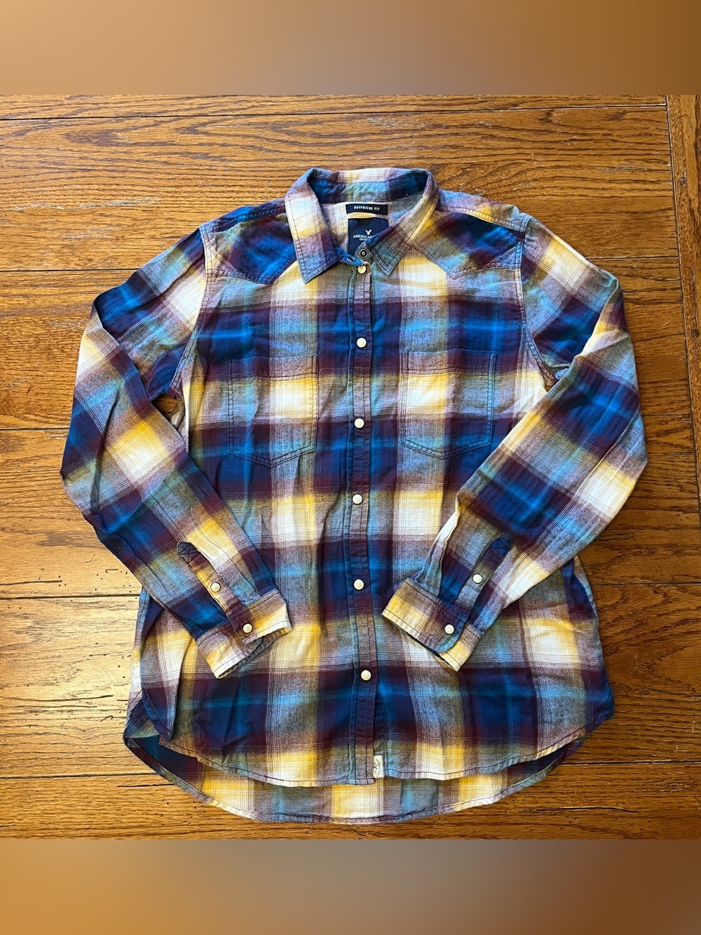 American Eagle women’s western flannel medium